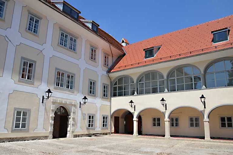 Khislstein palace