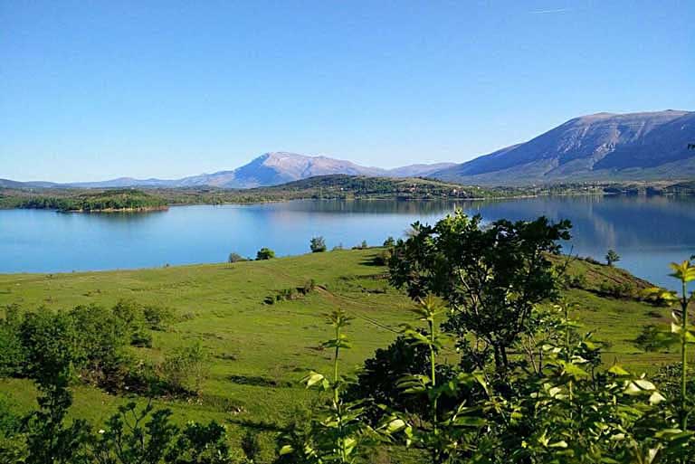 Peruca lake - explore the Cetina River on a bike