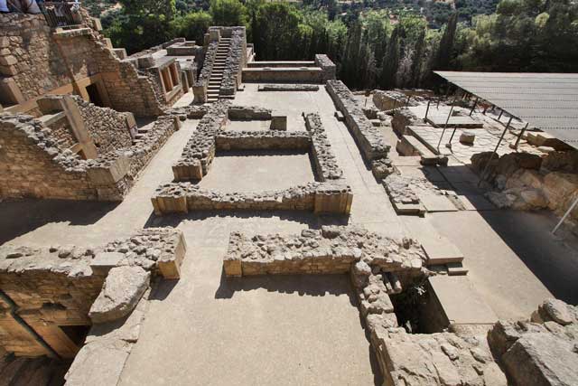 ruins of minoan palace of knossos