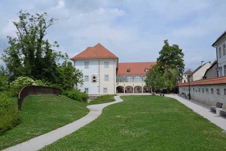 Courtyard with grass and the castle in the background